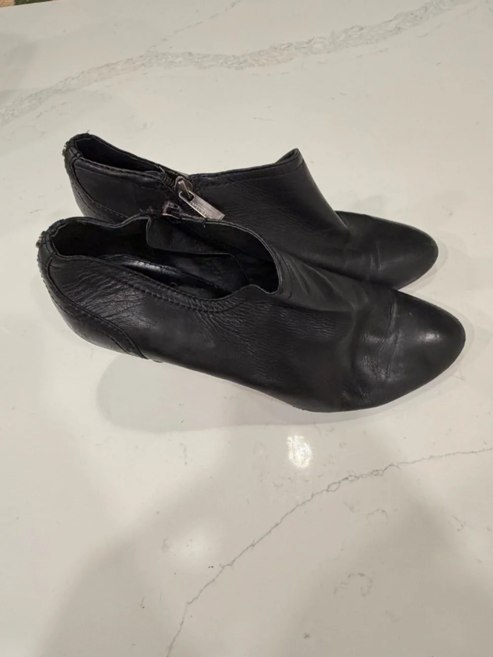 Vince Camuto Black Leather Side Zip Ankle Booties Heels Size 9M